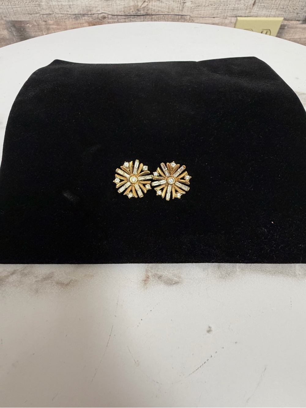 Vintage Rhinestone Starburst Flower Clip On Earring OS